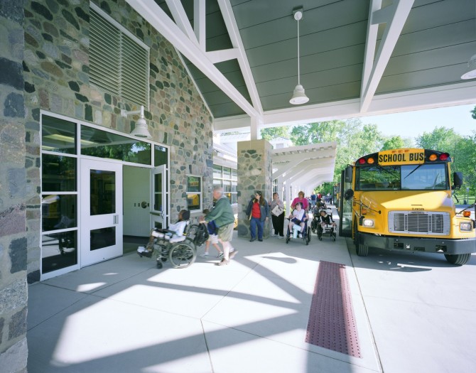 [www.tmp-architecture.com][805]oakland-county-bloomfield-hills-schools-wing-lake-developmental-center-exterior-entry-670x525